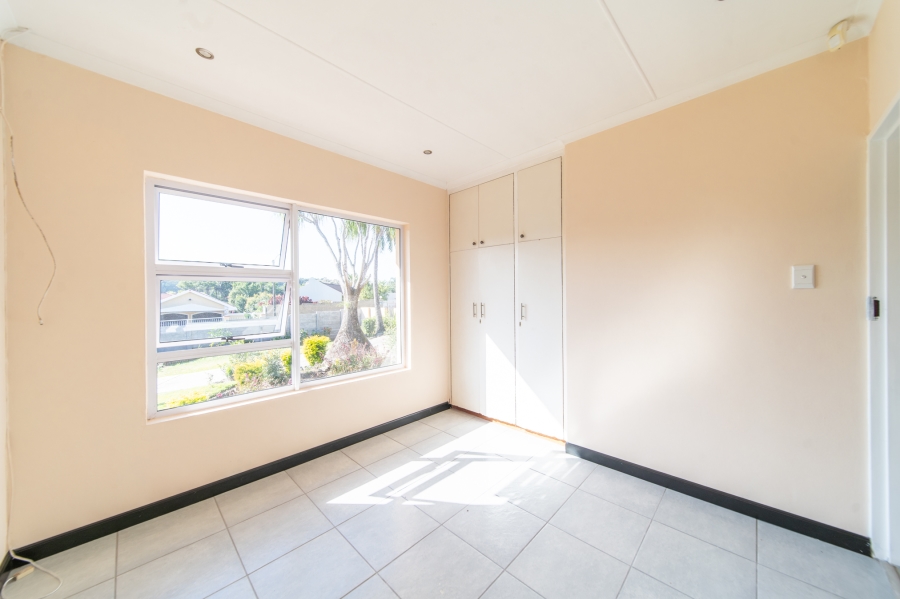 5 Bedroom Property for Sale in Beacon Bay Eastern Cape